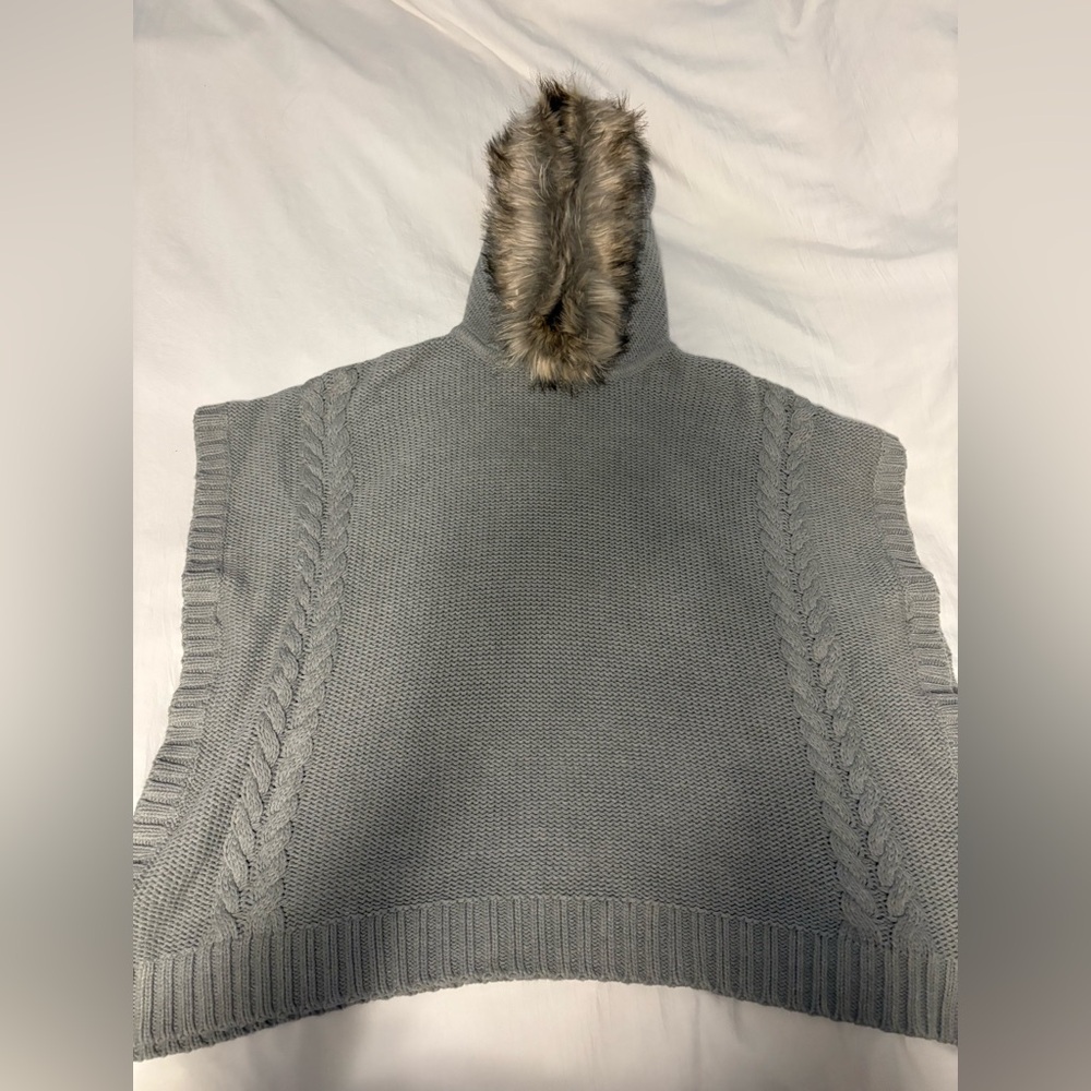 Gray Cable Knit Sweater with Faux Fur Collar